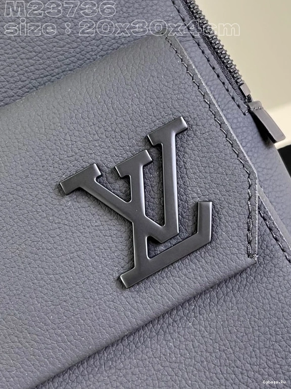 Pilot VUITTON LOUIS Slingbag 0324